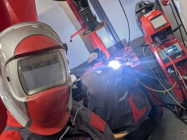 TornboSvejs' svejsespecialister er aktuelt blevet fuldt opdateret og undervist i svejseteknikker inden for TIG-svejsning med Fronius' iWaveserie.