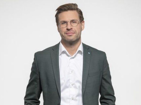 Det er en udfordring for Euroopa, at de øvrige lande ikke følger med Danmark i robotautomatiseringen, konstaterer Dansk Metals erhvervspolitiske chef Emil Drevsfeldt Nielsen, i forlængelse af den aktuelt gennemførte analyse.