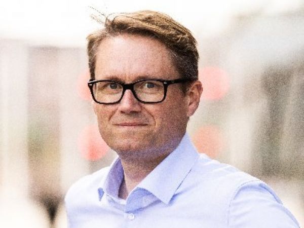 DI's politiske direktør Morten Høyer påpeger, at der er behov for at kunne få fat i vand, mad, energi, medicin og andre vigtige fornødenheder, hvis der opstår en krise. DI foreslår derfor, at 
standby-kontrakter med private virksomheder sendes i udbud hurtigst muligt.