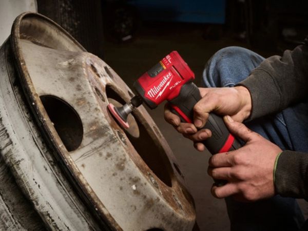 Den 5. og 6. november vil Milwaukees seneste lynsliber blandt andet være i fokus i Odense Congress Center i forbindelse med FTZ-messen 2025.