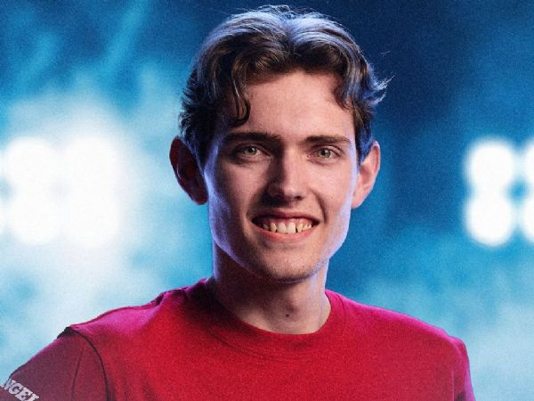 Elektriker-fagtalent Malthe Naundrup Nielsen var en del af Skills-landsholdet i forbindelse med efterårets EuroSkills, som afvikledes for første gang i Danmark, i MCH-Messecenter Herning. Nu er han en af fire unge fagtalenter, som DR portrætterer i TV-serien “Hænder af guld”.